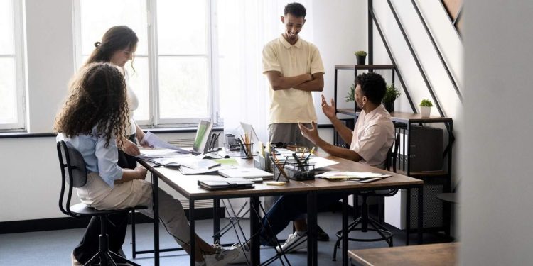 Tingkat Retensi Karyawan, Contoh Program, & Cara Meningkatkannya