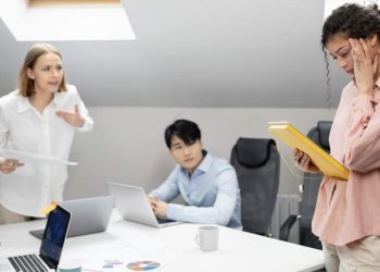 Ciri-ciri Lingkungan Kerja Toxic dan Cara Mengatasinya