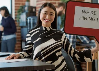 Beda dari Rekrutmen, Ini 6 Tahapan Proses Hiring Karyawan!