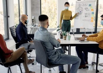 People Development: Tugas, Contoh Implementasi, dan Gaji