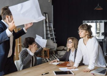 Contoh Konflik di Tempat Kerja dan Cara Menanganinya