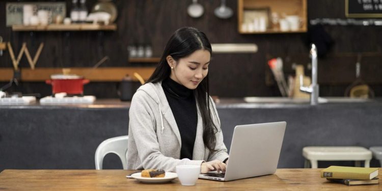 Strategi Pengelolaan Karyawan di Era Hybrid Working