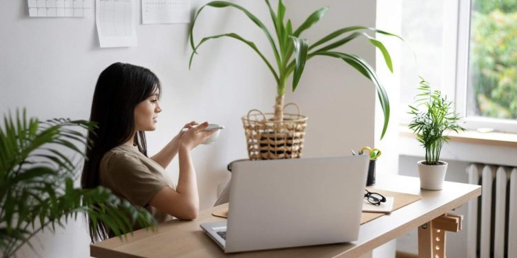 Apa Itu Kerja Remote: Manfaat dan Strategi Sukses