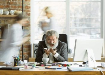 Cara Menghadapi Atasan Otoriter atau Bos yang Toxic