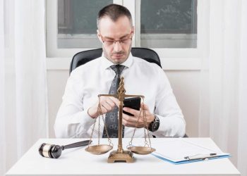 Apa Itu Legal Officer: Kualifikasi, Tugas, Job Desc, Gaji, dll