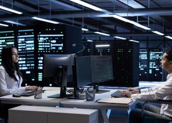 Apa Itu IT Support Specialist: Tugas, Gaji, Kualifikasi, dll