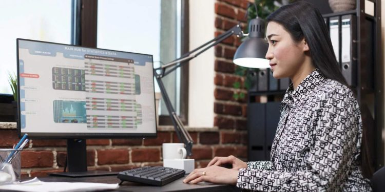 Apa Itu Analis Keuangan: Tugas, Job Desk, Gaji, dll