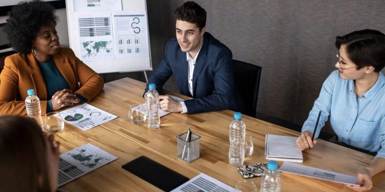 Apa Itu Public Relations (PR): Tugas, Job Desc, Gaji, dll