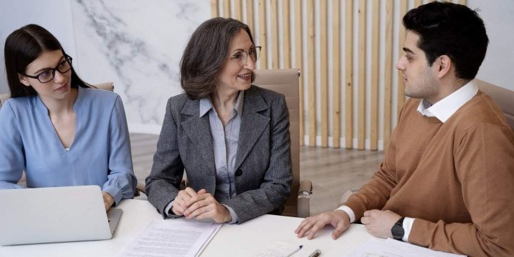 Apa Itu Recruitment Specialist: Tugas, Job Desc, Gaji, dll