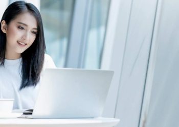 Apa Itu Social Media Specialist: Tugas, Gaji, dll