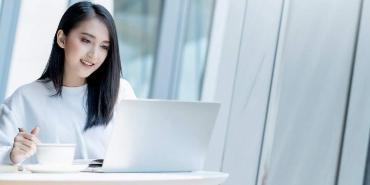 Apa Itu Social Media Specialist: Tugas, Gaji, dll