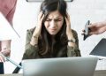contoh crab mentality di dunia kerja
