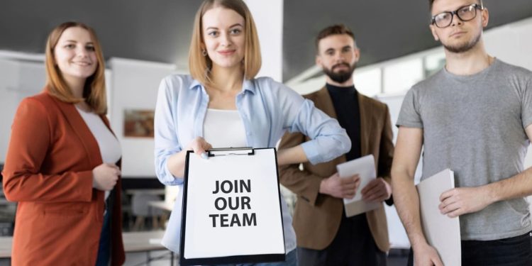 cara identifikasi kandidat terbaik bukan dari ijazah atau sertifikat, melainkan dari keahlian dan pengalaman